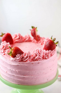Strawberry Nornal Cake