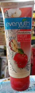 Moisturing fruit face Wash